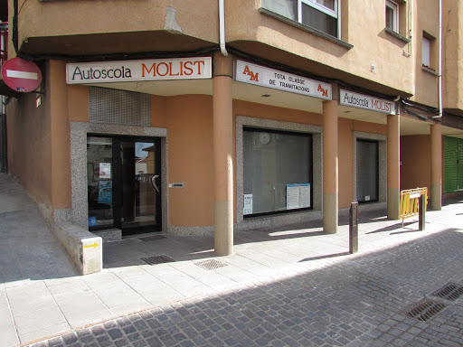 Autoscola Molist S C P, Autoescuela en Roda de Ter,Barcelona