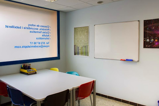 Acadèmia Tapis, Escuela de abarrotes en Figueres,Girona