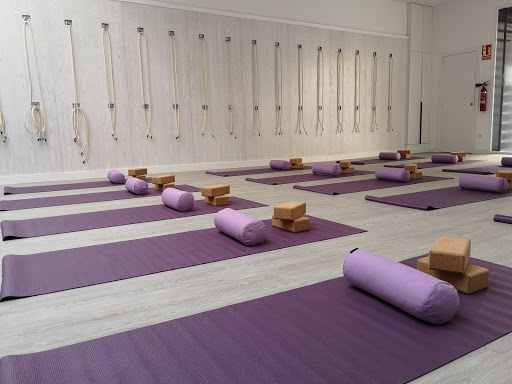 Ajña, Escuela de Yoga, Studio de yoga en Logroño,La Rioja