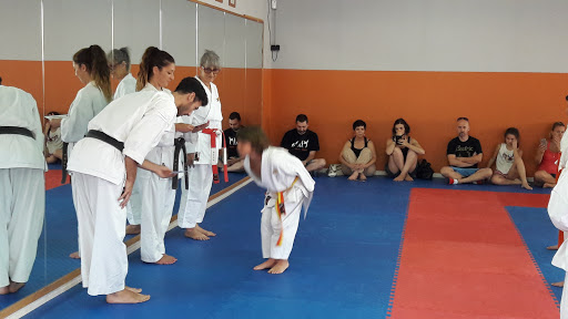 Asociación Escola de Karate Senshi Dojo, Escuela deportiva en Santa Perpètua de Mogoda,Barcelona