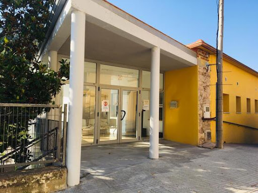 Casal Municipal de Gent Gran Les Magnòlies, Escuela en Corbera de Llobregat,Barcelona
