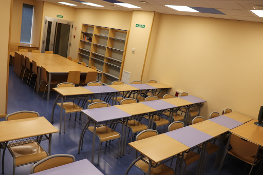 ACADEMIA AMPARO, Centro escolar en Manzanares,Ciudad Real