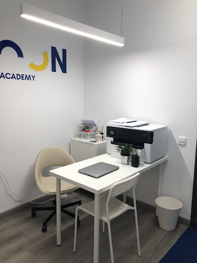 Moon English Academy, Escuela de idiomas en Sant Boi de Llobregat,Barcelona