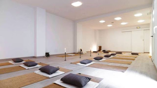 YOGA Dhana Escola de Ioga, Estudio de yoga en Sant Joan Despí,Barcelona