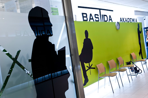 Academia Bastida / Bastida Akademia, Escuela vocacional en Arrasate,Gipuzkoa