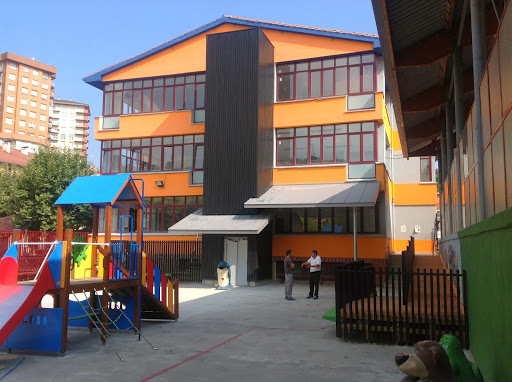 R.M. Azkue Ikastola, Escuela en Lekeitio,Bizkaia