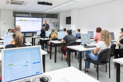 ADAMS Formació | Acadèmia d’Oposicions Girona, Cursos i Llibres, Centro de entrenamiento en Girona,Girona