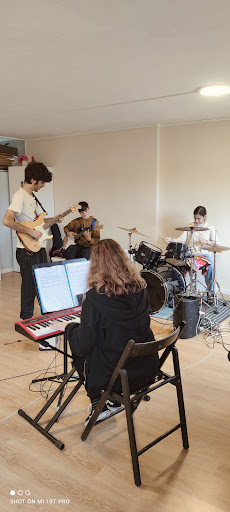 PLAYIN’! Taller de música moderna., Escuela de Musica en Sopelana,Bizkaia