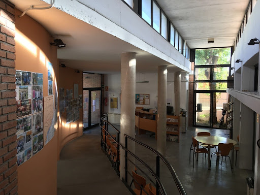 Centre de Formació de Persones Adultes Ramon Llull, Escuela de educación de adultos en Terrassa,Barcelona