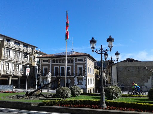 Eguzki Jaia Academia Nautica, Deportes de aventura en Getaria,Gipuzkoa