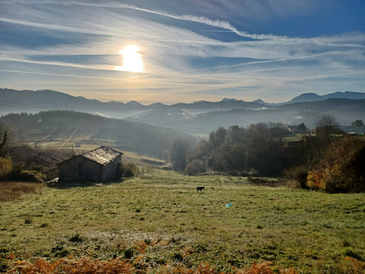 Gorozikako Euskal Girotze Barnetegia, Centro escolar en Muxika,Bizkaia