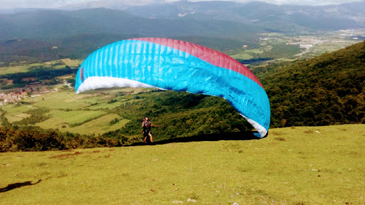 Escuela Navarra de Parapente, Escuela en Ayegui,Navarra