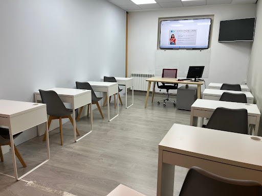 DINI LANGUAGE SCHOOL-Academia de inglés, Escuela de inglés en Vitoria-Gasteiz,Álava
