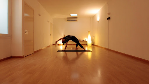 Miraimuda. Ioga i meditació. Activitats de benestar. Tractaments facials i massatges., Estudio de yoga en Arenys de Mar,Barcelona