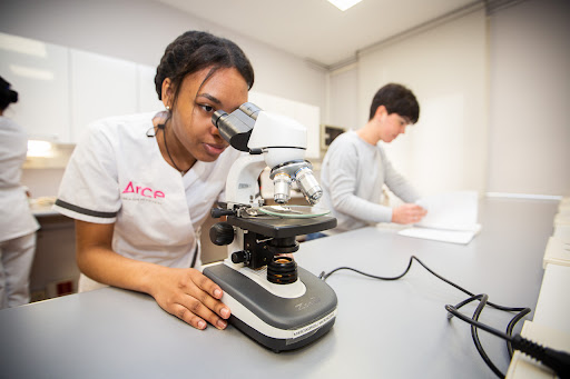 Centro de Formación Profesional Arce - Peluquería y Estética, Escuela vocacional en Bilbao,Bizkaia