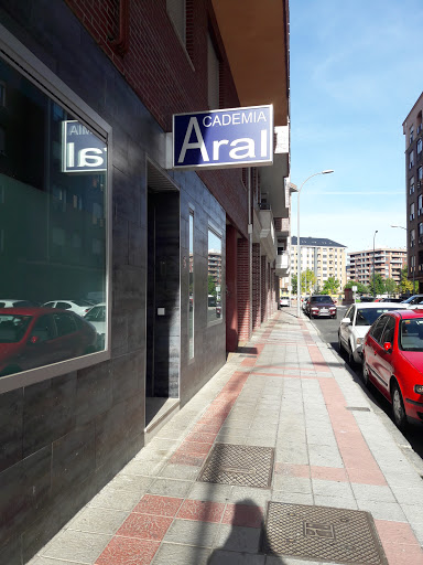 Academia Aral, Escuela vocacional en León,León