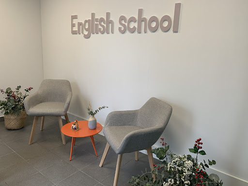 At Nuria's, Escuela de idiomas en Los Molinos,Madrid