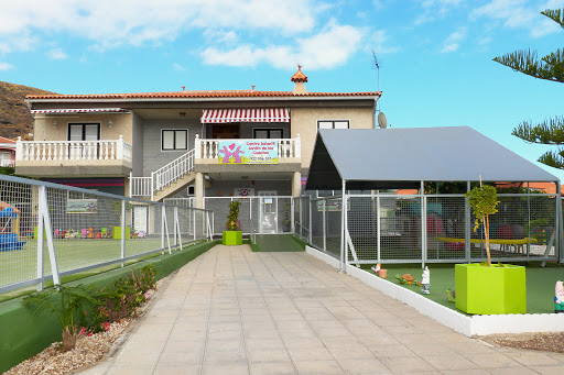 Centro infantil El Jardín De Los Cuentos en Candelaria, Agencia de cuidado infantil en Candelaria,Santa Cruz de Tenerife