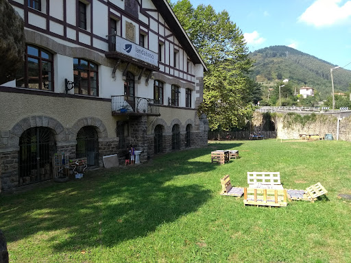 Landabaso Eskola Aktiboa, Escuela en La Herrera,Bizkaia