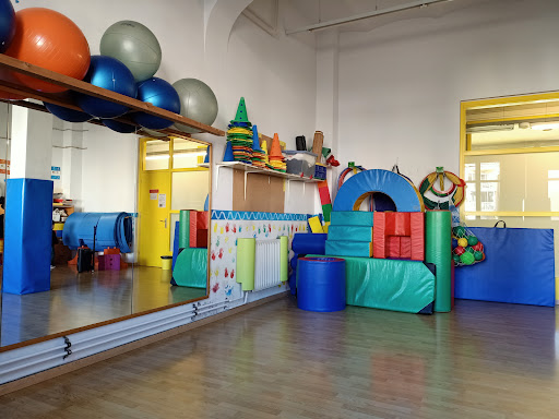 Escola Pública Mare de Déu de Montserrat, Institución educativa pública en Olesa de Montserrat,Barcelona