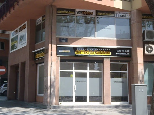 ESCOLA DE FORMACIÓ DEL TAXI DE BADALONA, S.L, Escuela vocacional en Badalona,Barcelona