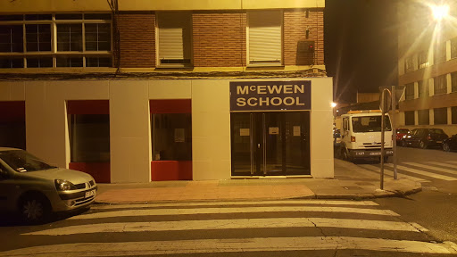 Mcewen School, Escuela Autónoma en León,León