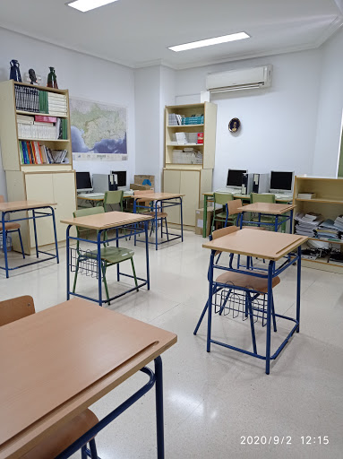 Centro de Educación Permanente, Escuela mixta en Rus,Jaén
