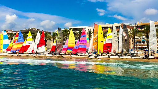 Escuela de Vela Calafell, Servicio de alquiler de botes en Segur de Calafell,Tarragona