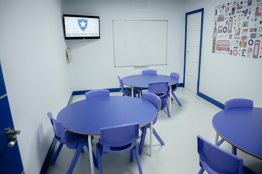 Academia First, Escuela de inglés en Motril,Granada