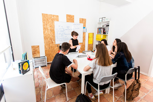 Chris' escuela de idiomas-Cursos de idiomas en el extranjero, Escuela de idiomas en Irun,Gipuzkoa