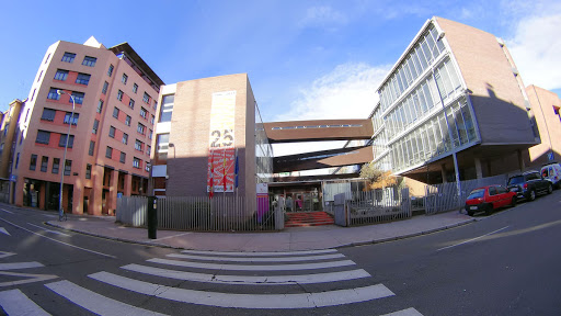 Escuela Oficial de Idiomas de León, Centro de entrenamiento en León,León