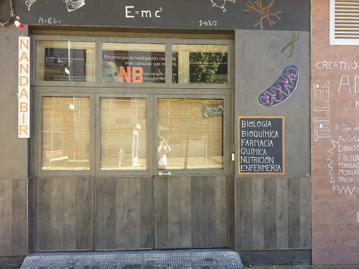 Academia Nandabir, Escuela abarrotada en Pamplona,Navarra