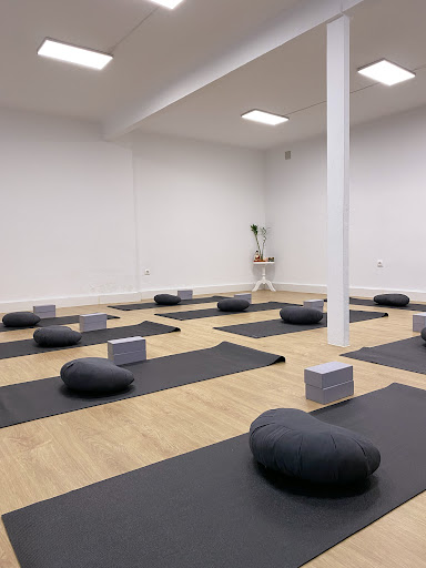 Ginkgo - Escuela de yoga Ubrique, Estudio de yoga en Ubrique,Cádiz